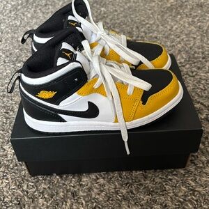 Jordan 1 mid kids